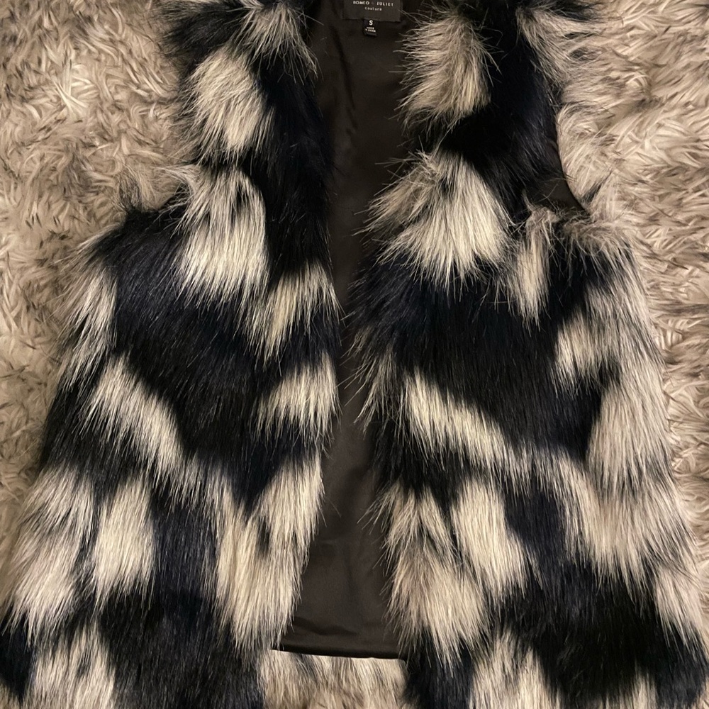 Romeo & Juliet Couture Black and White Faux Fur Vest